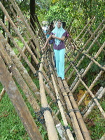 Pasarela de la turistada del Sarawak Cultural Village