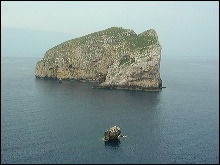 Roca delante de la grutta di Nettuno