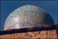 Cúpula de mezquita llena de azulejos