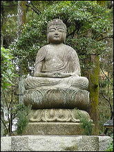 Buda en un Jardín de Ninna-ji
