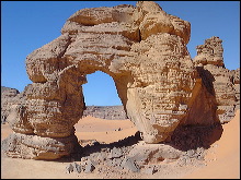 Arco en el desierto