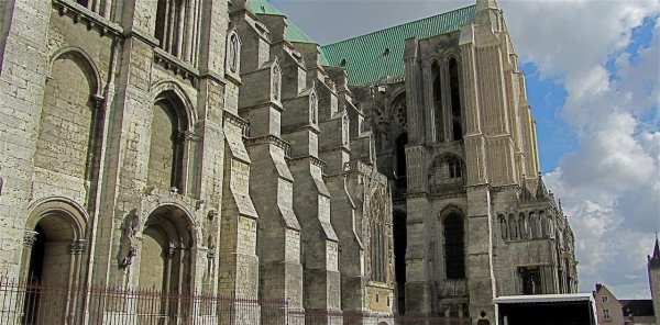 Chartres contra