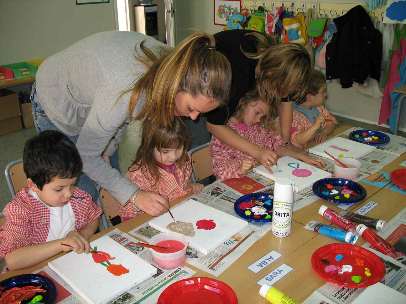 TALLER DE PINTURA AMB UNA MARE