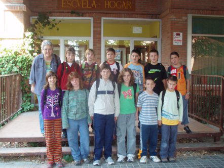 FOTO DAVANT DE LA ESCUELA HOGAR