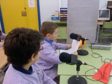 Classe de ràdio de l'escola Joan Abelló