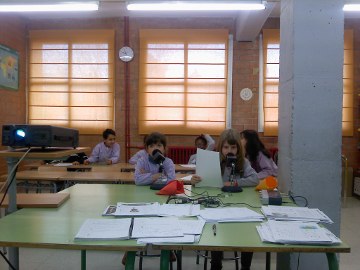 Classe de ràdio de l'escola Joan Abelló