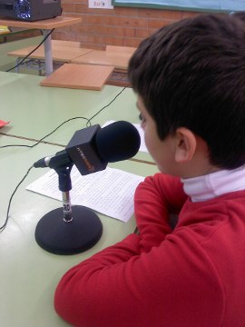 Classe de ràdio de l'escola Joan Abelló