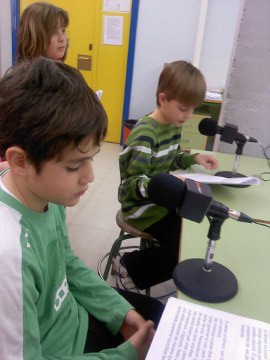 Classe de ràdio de l'escola Joan Abelló