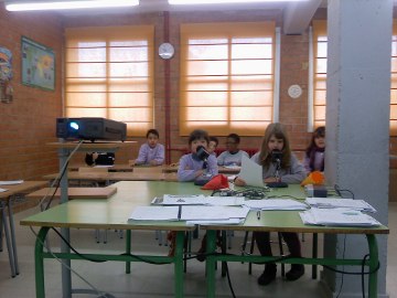 Classe de ràdio de l'escola Joan Abelló