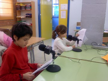 Classe de ràdio de l'escola Joan Abelló