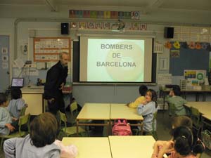 Visita d'un bomber a l'escola