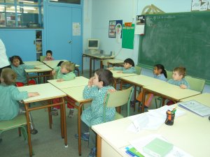 Els nens i nenes d'educaci infantil treballem el llenguatge en petits grups