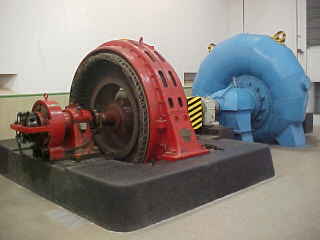 turbina(blau) i generador (vermell)