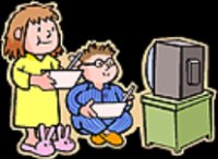 nens mirant la tv