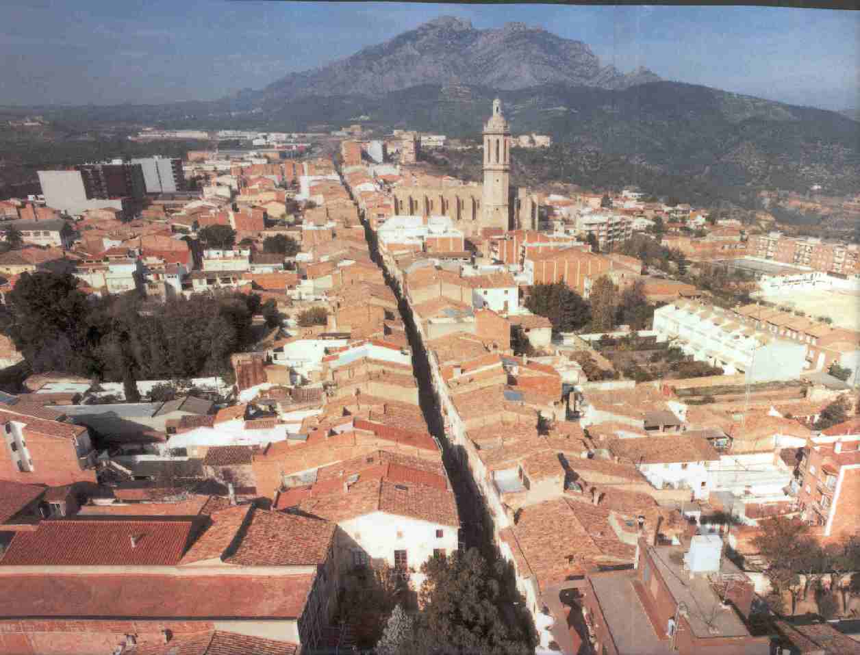 Des del capdamunt el carrer Bruc, carrer Montserrat, carrer Gran i carrer Cavallers