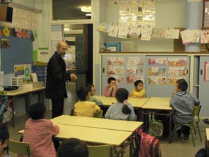 Visita d'un bomber a l'escola