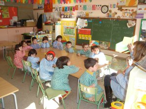 Els nens i nenes d'educaci infantil treballem el llenguatge en petits grups