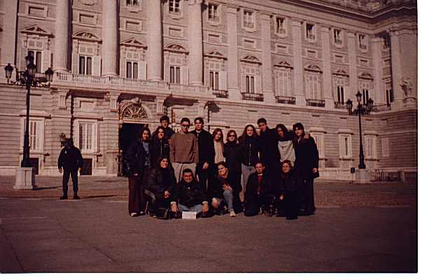 Davant del Palau Reial