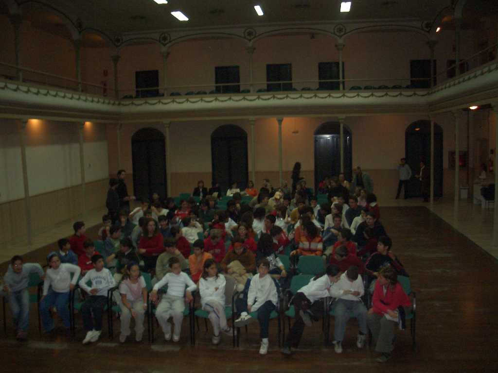 santa cecilia a l'escola 001b.jpg (48731 bytes)