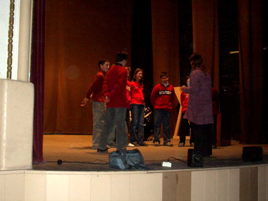santa cecilia a l'escola 013b.jpg (50837 bytes)