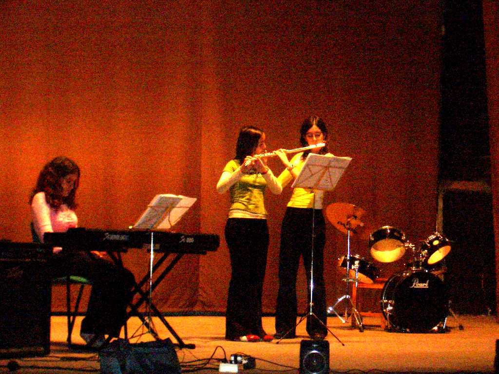 santa cecilia a l'escola 014b.jpg (108125 bytes)