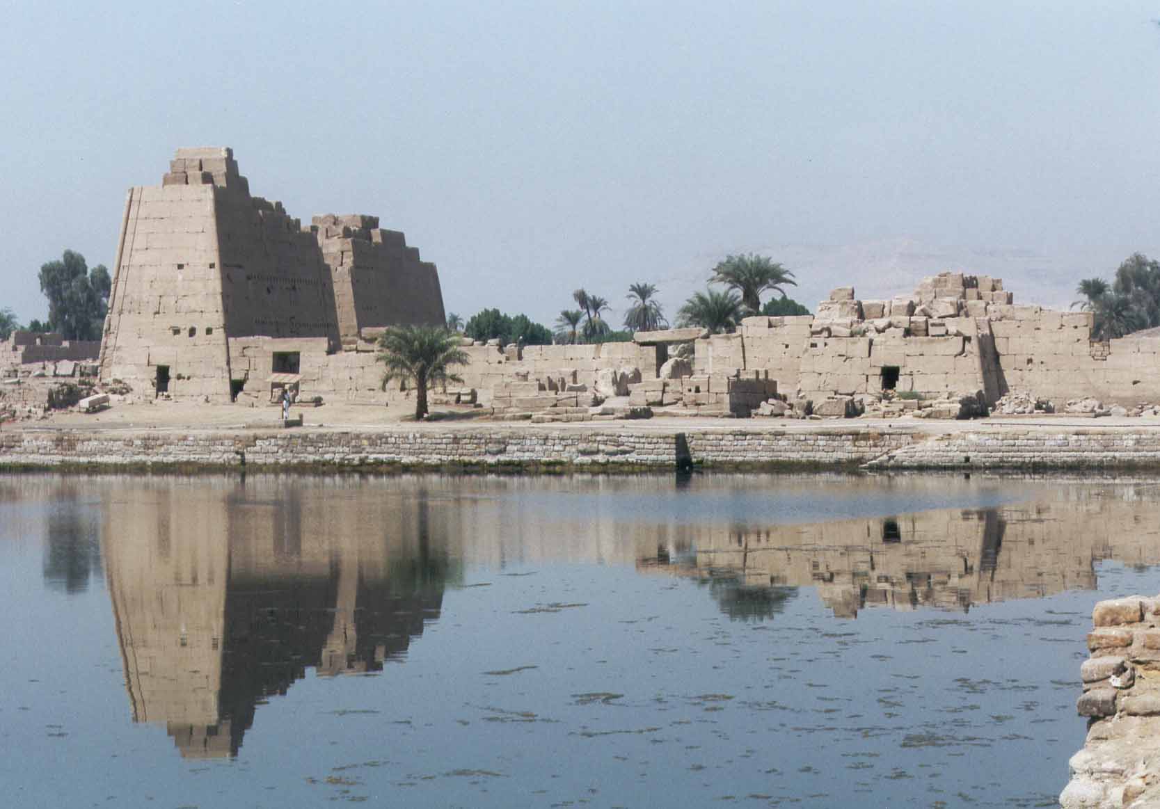 18b karnak.jpg (1667x1163; 99942 bytes)