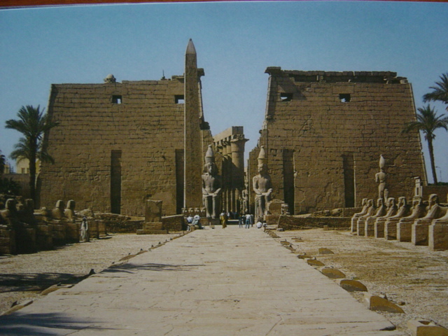 19b luxor.JPG (640x480; 155655 bytes)