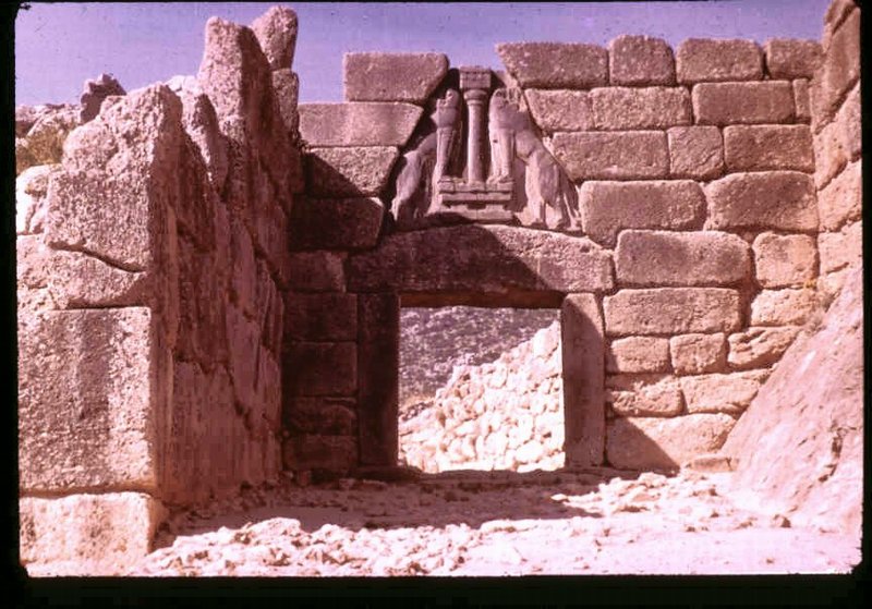 26a_lions_gate2.jpg