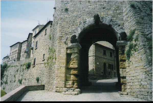 01_arc_etrusc_volterra.jpg