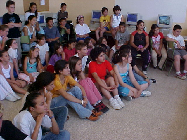 angels2.JPG (68451 bytes)