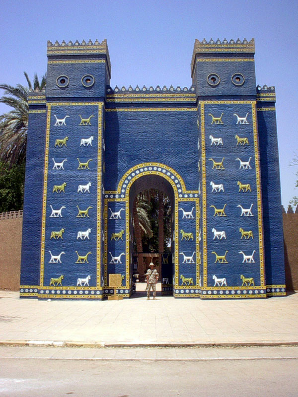 26 porta d'Ishtar.jpg (600x800; 174174 bytes)