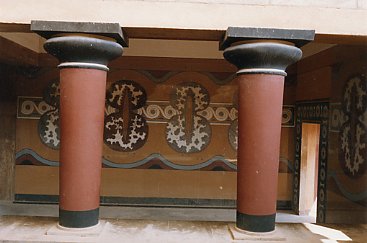 05 knossos_schilde_367pixel.jpg (367x243; 21619 bytes)