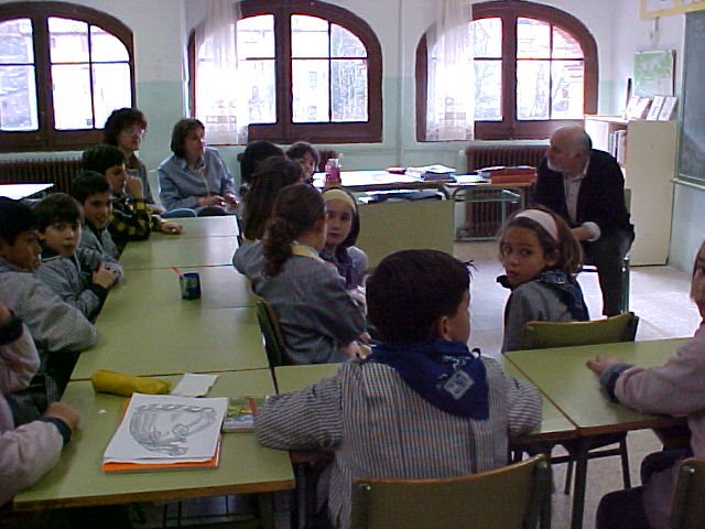 Un membre del SAT explicant la llegenda del Comte Arnau