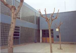 Fotografia de l'entrada de l'IES Pla de les Moreres