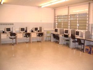 Aula d'informàtica de 2n. cicle.