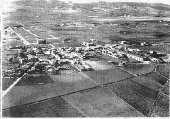Vista aèria del poble fa molt temps.