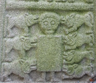 Daniel en el foso de los leones. Cruz de Moon (Irlanda). Siglo VIII.