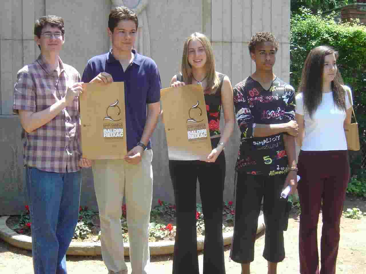 alumnes guardonatas amb el Premi Baldiri Reixac 2004