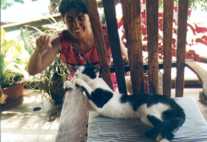 Trini con un gatito en Malaw
