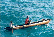 Cayuco en el lago Malawi