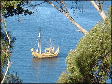 Barca de totora en el Titicaca