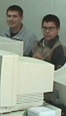 dos alumnes i ordinador