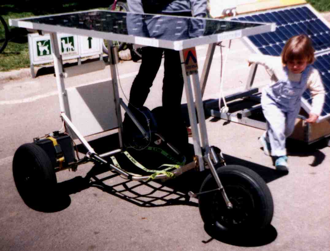 La pilot Elena preparada per prendre els comandaments.