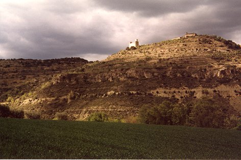 Castell de Mur i a la dreta la cannica. Foto (X.Xort).