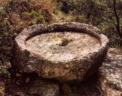 Mol� manual. Coves de Can Ximet. Ol�rdola. Foto (Xort�/Biosca)