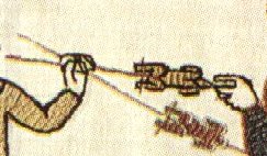Bayeux. Fragment del taps que representa uns pollastres en un ast. Segle XII. Autoritzaci Ciutat de Bayeux.
