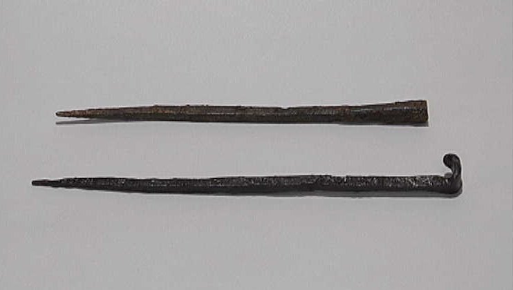 Claus. Fabregada (Pallars Juss�). Segle XII. Excavacions dirigides per M.Sancho. Dept.Hist�ria Medieval. Foto (X.Xort�)