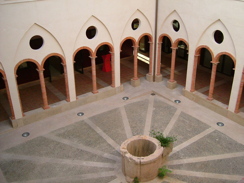 El claustre vist des del 1r pis - EOI de Tortosa