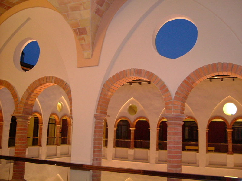 El passadís del 1r al capvespre - EOI de Tortosa