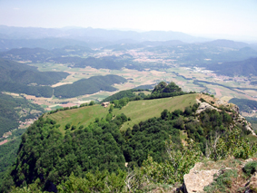 Sta. Magdalena del Puigsacalm i Olot des del pic dels Llops